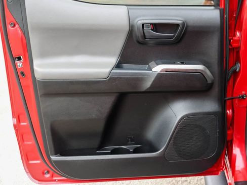 Used 2019 Toyota Tacoma SR5 AWD/4WD image 12