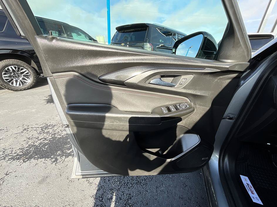 Used 2021 Chevrolet TrailBlazer RS w/ Technology Package FWD image 19