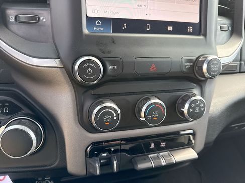 Used 2024 RAM 2500 Big Horn AWD/4WD image 58