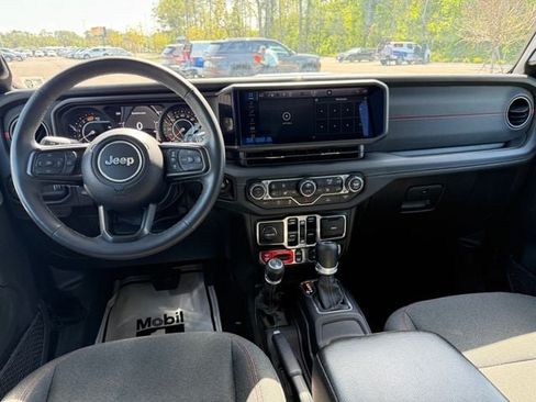 Used 2025 Jeep Wrangler Unlimited Rubicon w/ Convenience Group AWD/4WD image 8