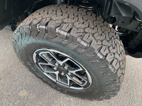 Used 2024 Jeep Wrangler Unlimited Rubicon w/ Convenience Group AWD/4WD image 11