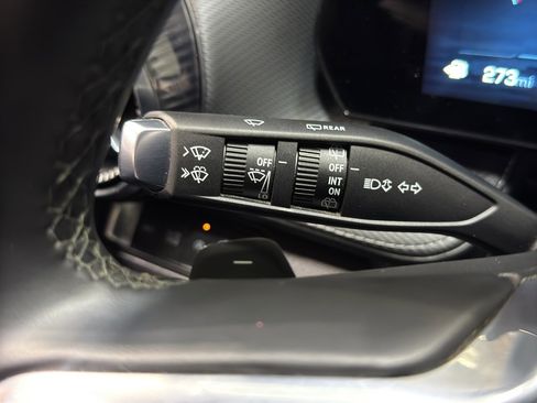 Used 2025 Chevrolet Equinox LT w/ Convenience Package II image 24