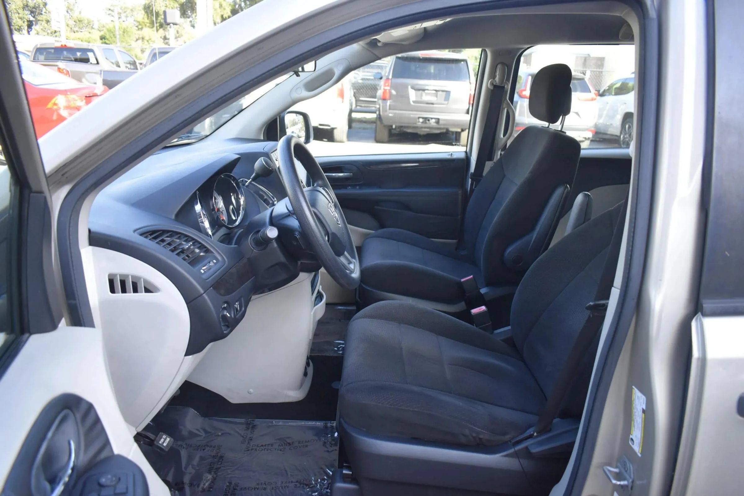 Used 2013 Dodge Grand Caravan American Value Package FWD image 9