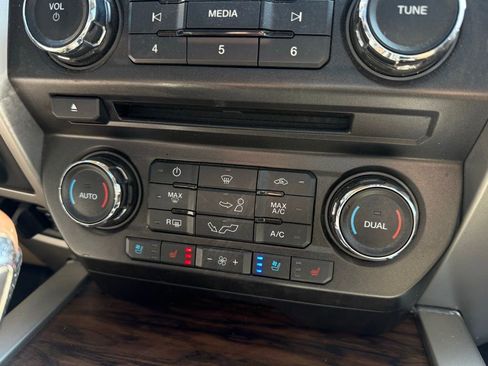 Certified 2018 Ford F150 Lariat image 25