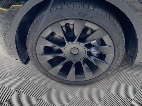 Used 2023 Tesla Model Y Long Range AWD/4WD image 29