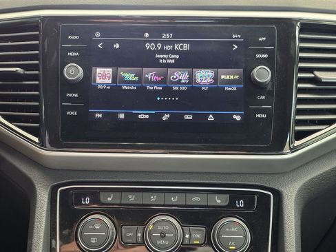 Used 2023 Volkswagen Atlas Cross Sport SE w/ Panoramic Sunroof Package FWD image 13