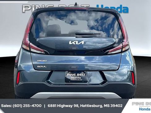 Used 2025 Kia Soul LX image 4