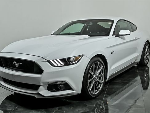 Used 2015 Ford Mustang GT Premium RWD image 5