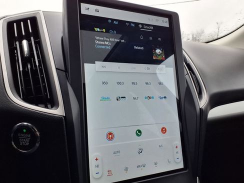 Used 2023 Ford Edge SEL w/ Convenience Package image 12