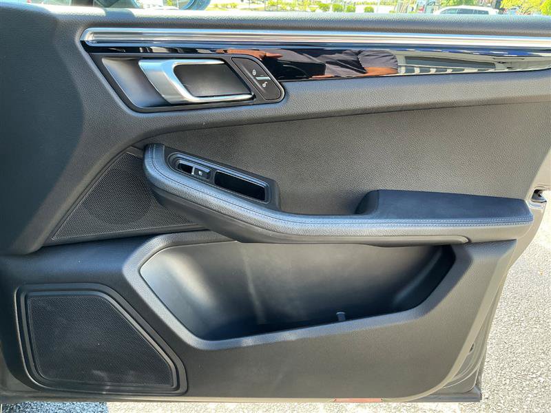 Used 2015 Porsche Macan S AWD/4WD image 32