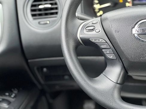 Used 2020 Nissan Pathfinder S AWD/4WD image 32