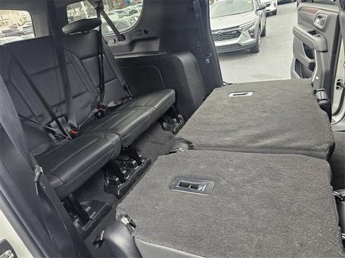 Used 2022 Chevrolet Suburban High Country image 18