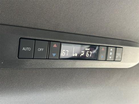 Used 2022 Toyota Sienna XSE image 23