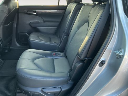 Used 2022 Toyota Highlander Platinum AWD/4WD image 13