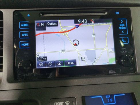 Used 2017 Toyota Sienna XLE Premium w/ Protection Package FWD image 22