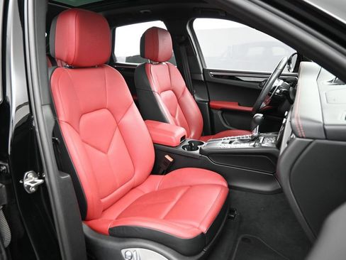 Certified 2020 Porsche Macan AWD/4WD image 30