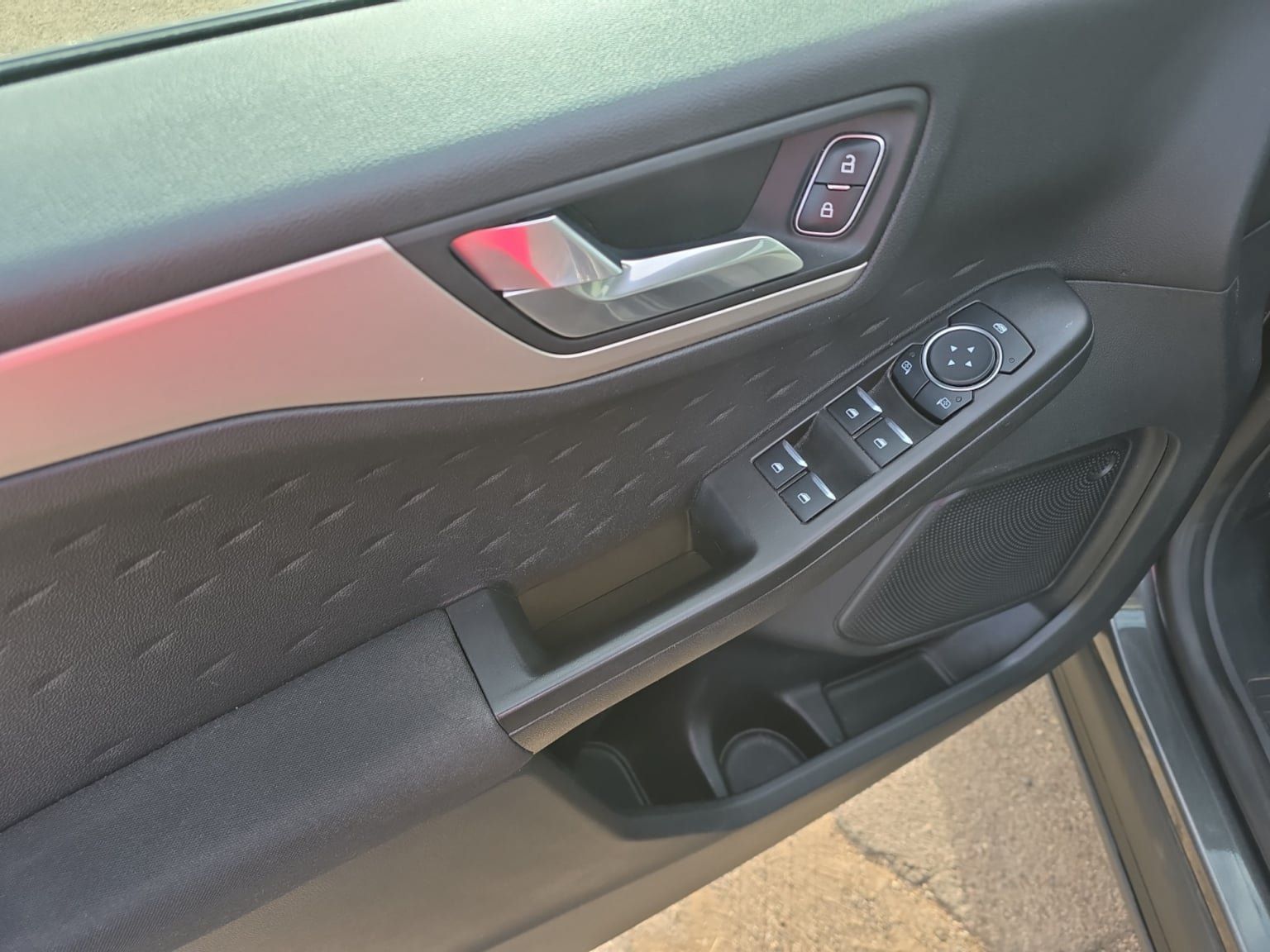 Used 2020 Ford Escape SE FWD image 11