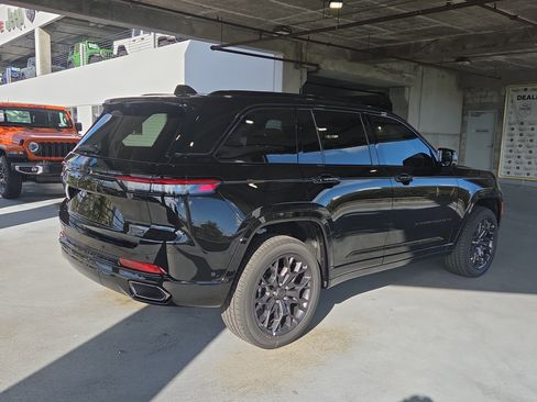 New 2025 Jeep Grand Cherokee Summit image 5