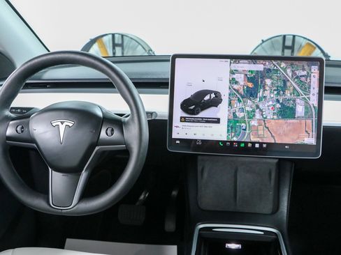 Used 2023 Tesla Model Y Long Range AWD/4WD image 16