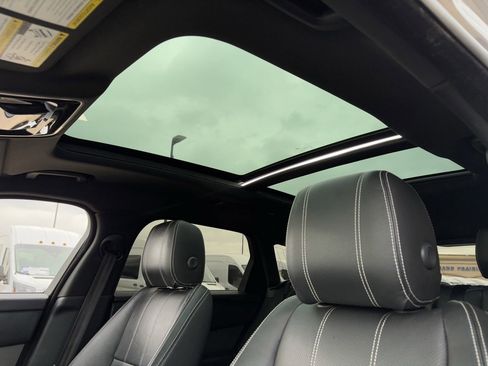 Used 2018 Land Rover Range Rover Velar S image 26