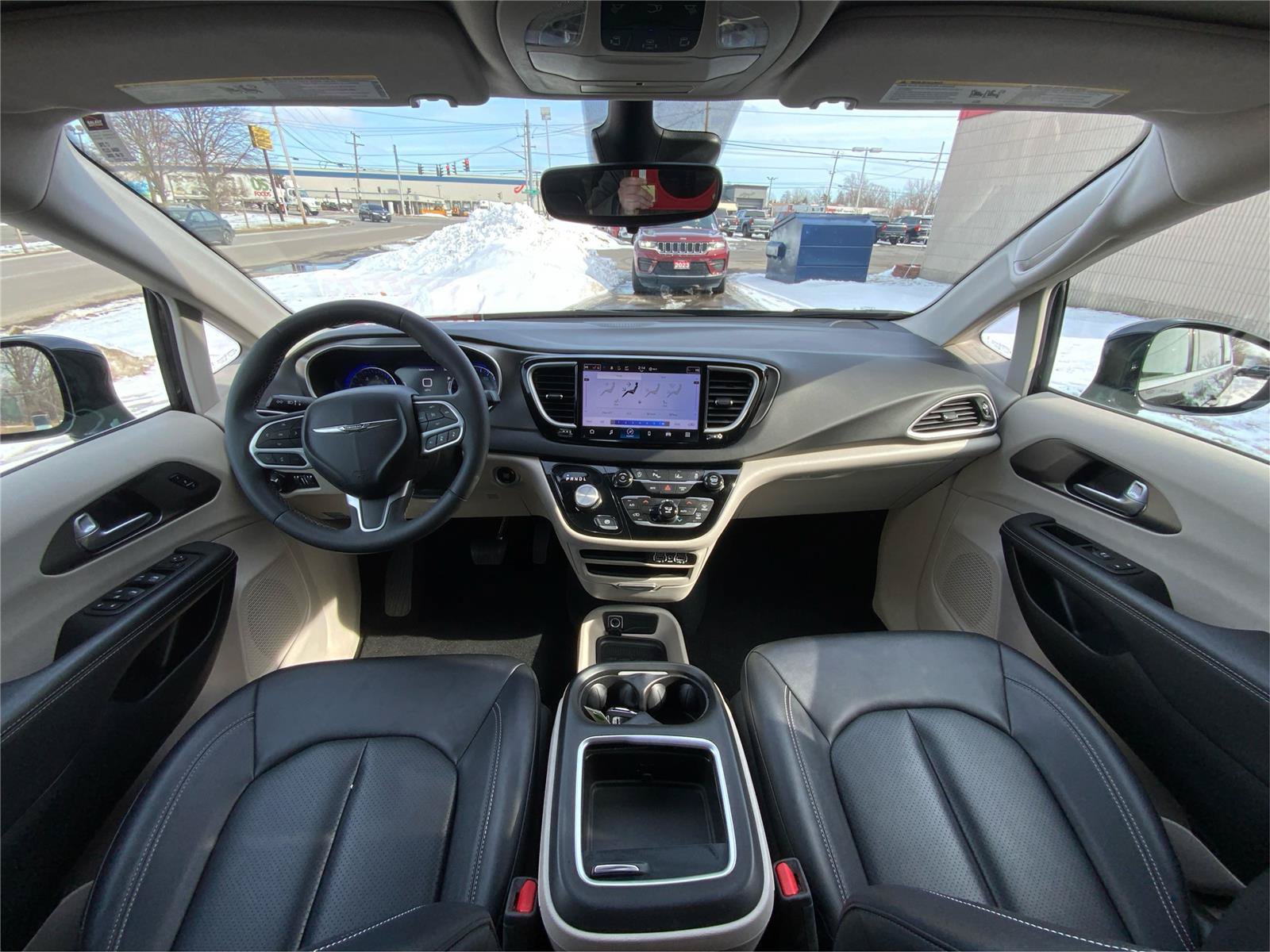 Used 2024 Chrysler Pacifica Touring-L FWD image 32