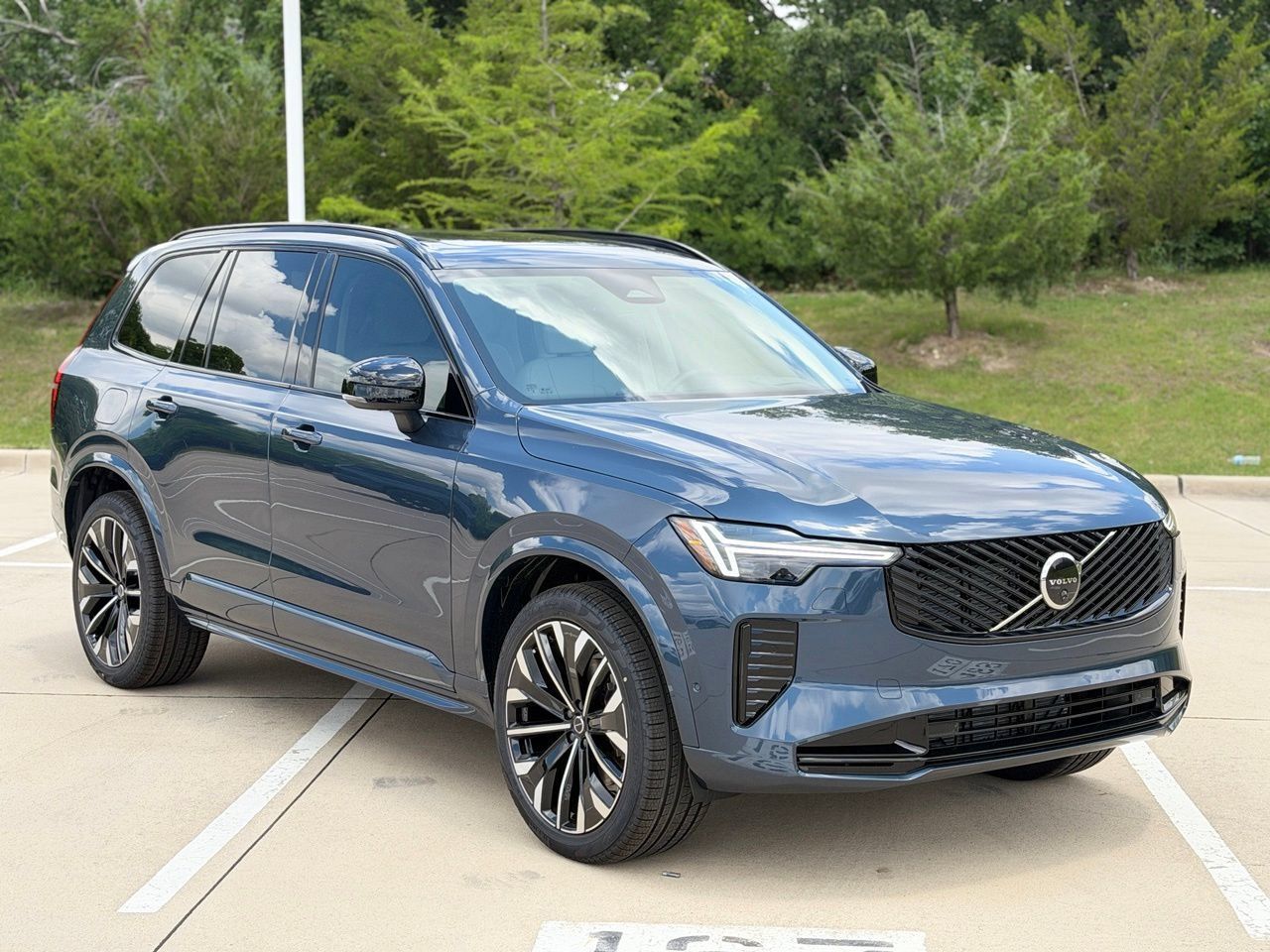 New 2026 Volvo XC90 B6 Ultra w/ Protection Package Premier AWD/4WD image 4