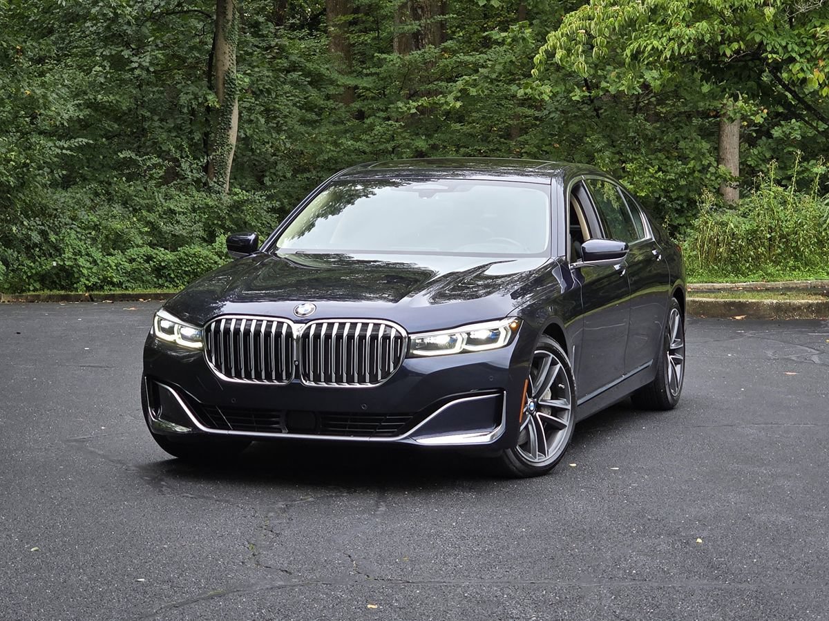 Used 2020 BMW 750i xDrive w/ Executive Package AWD/4WD image 1