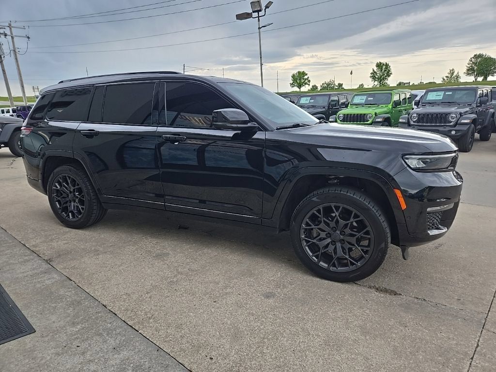 Used 2024 Jeep Grand Cherokee L Summit AWD/4WD image 17