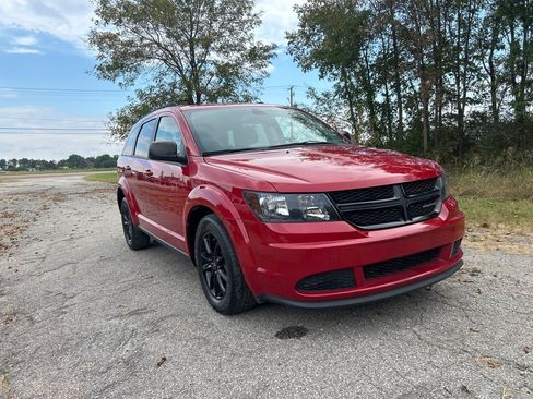 Used 2020 Dodge Journey SE w/ SE Popular Equipment Group FWD image 1