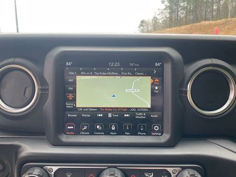 Used 2022 Jeep Wrangler Unlimited Sahara image 16