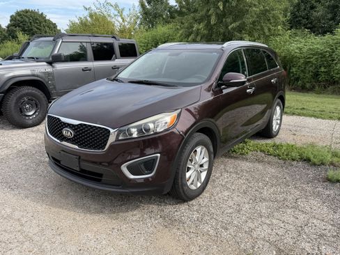 Used 2016 Kia Sorento FWD w/ LX Convenience Package image 4