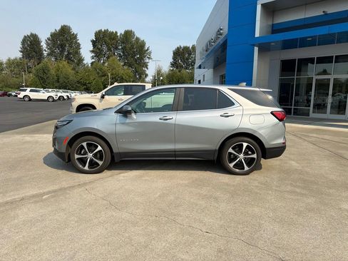 Used 2024 Chevrolet Equinox LT AWD/4WD image 2