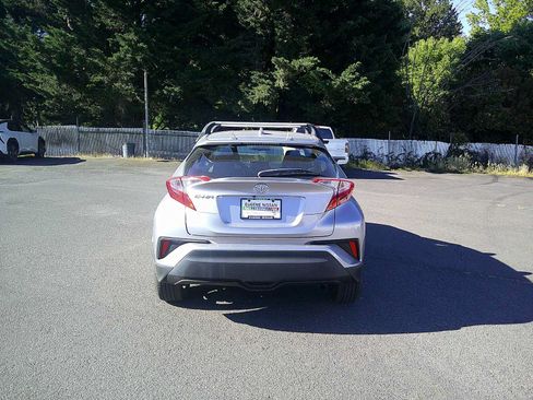 Used 2019 Toyota C-HR XLE FWD image 4