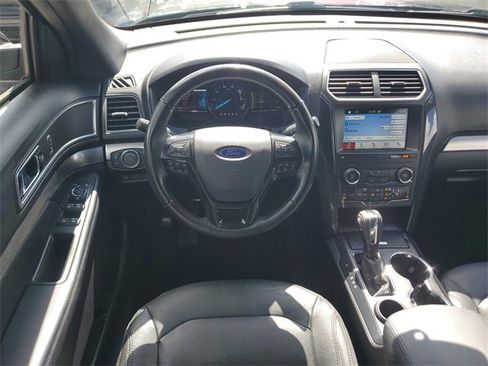 Used 2018 Ford Explorer XLT w/ Equipment Group 202A image 12
