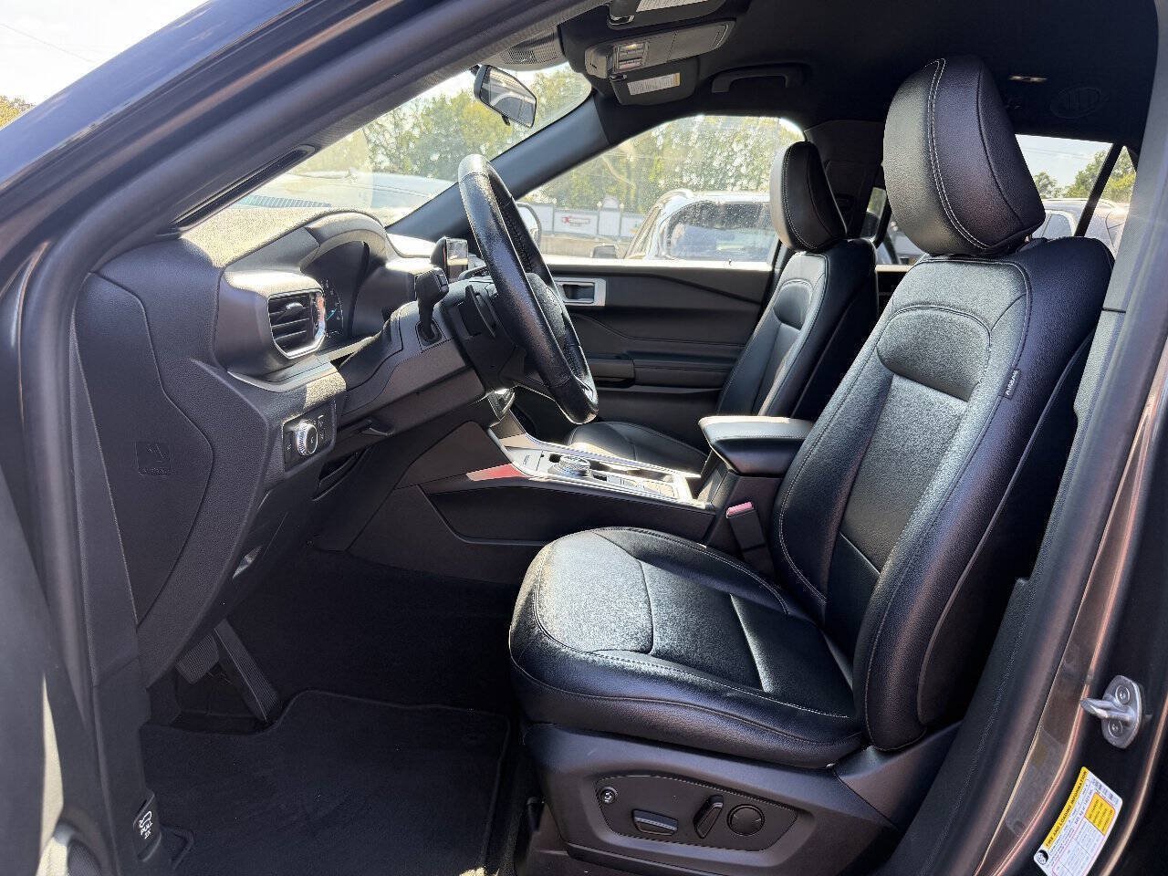 Used 2020 Ford Explorer XLT w/ Equipment Group 202A RWD image 8