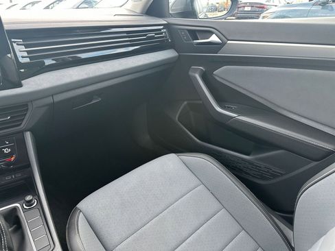 Used 2025 Volkswagen Jetta SE image 34