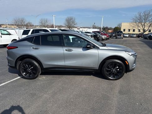 Certified 2025 Buick Envista Sport Touring image 2