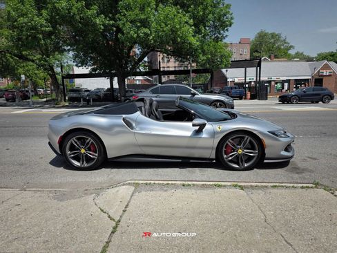 Used 2024 Ferrari 296 GTS RWD image 4