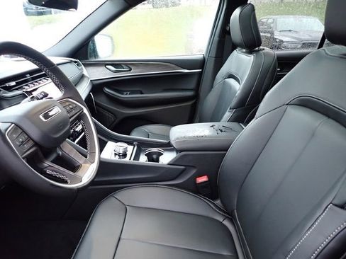 New 2025 Jeep Grand Cherokee Limited w/ MOPAR Finishing Package AWD/4WD image 12