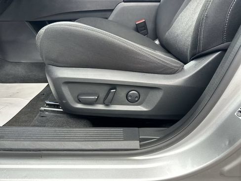 Used 2024 Nissan Rogue SV AWD/4WD image 16