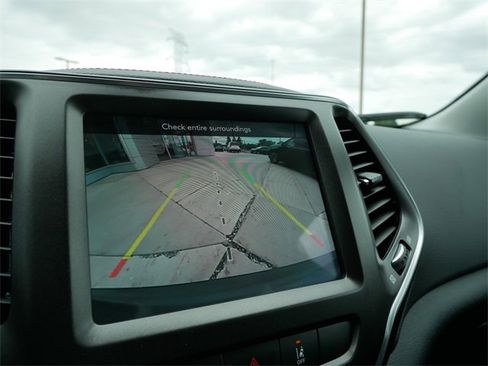 Used 2022 Jeep Cherokee Trailhawk image 27