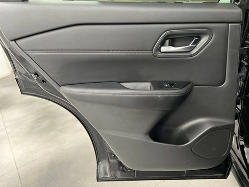 Used 2024 Nissan Rogue SL AWD/4WD image 19