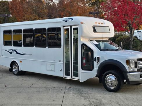 Used 2019 Ford F550 2WD Regular Cab Super Duty image 2