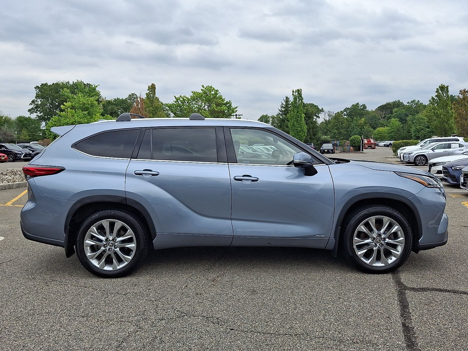 Used 2023 Toyota Highlander Limited AWD/4WD image 7