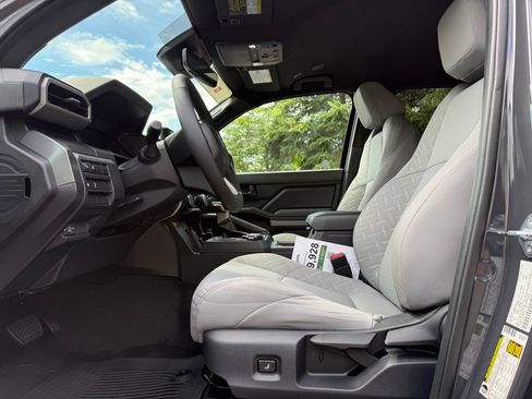 Certified 2025 Toyota Tacoma SR5 AWD/4WD image 12