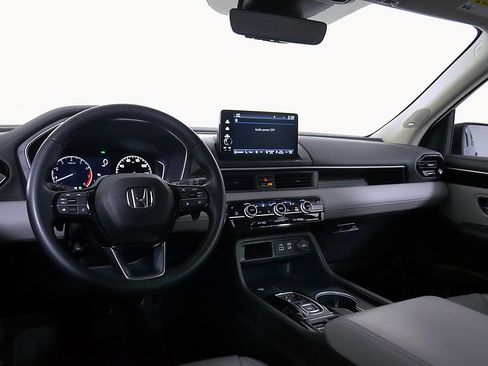 Used 2025 Honda Pilot Touring image 14