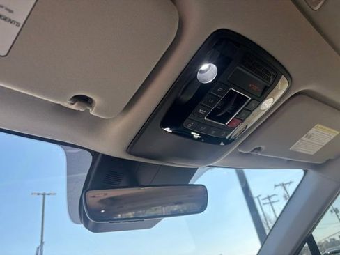 Used 2026 Kia Carnival SX w/ SX Dark Edition Package FWD image 19