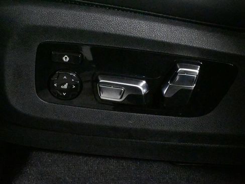 Used 2025 BMW X5 M60i w/ Executive Package image 31