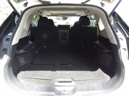 Used 2019 Nissan Rogue SV w/ Sun & Sound Touring Package AWD/4WD image 14