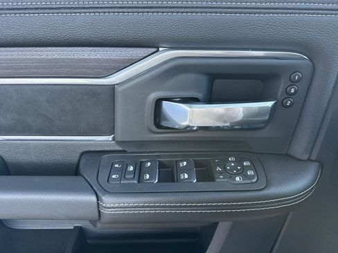 New 2026 RAM 2500 Laramie AWD/4WD image 10